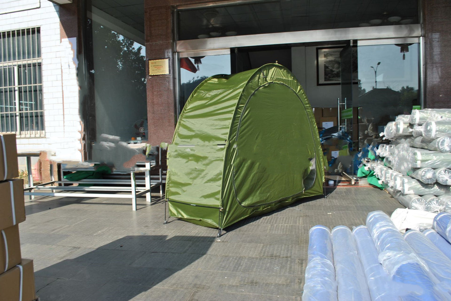 Carpa plegable para bicicletas de montaña estacionadas
