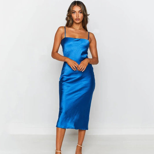 Vestido ajustado de satén elegante con tirantes, sin espalda y encaje