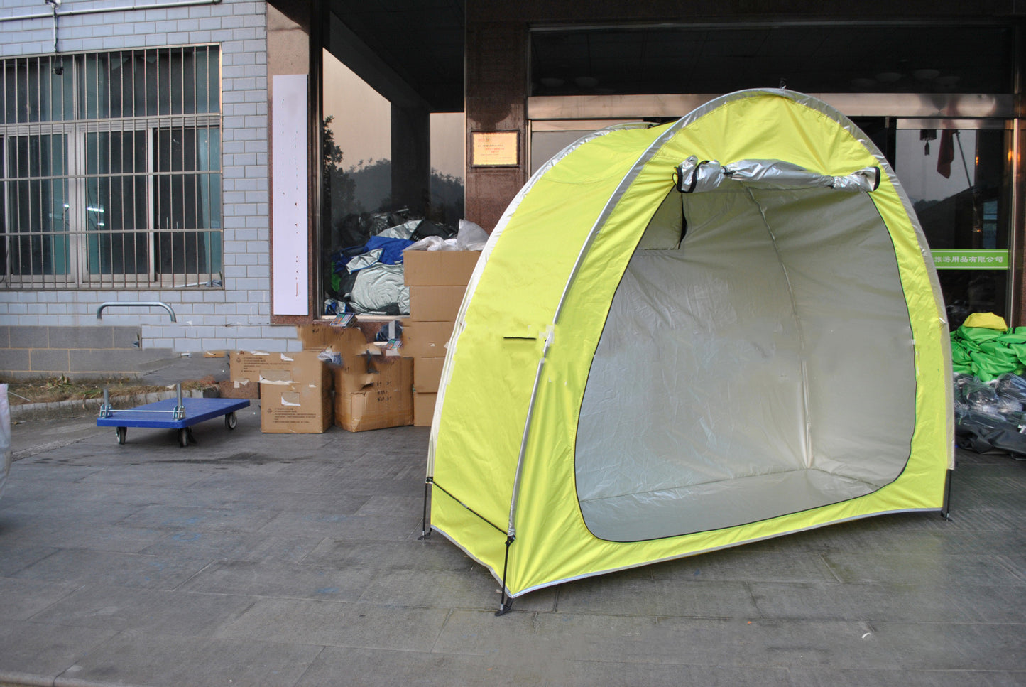 Carpa plegable para bicicletas de montaña estacionadas 
