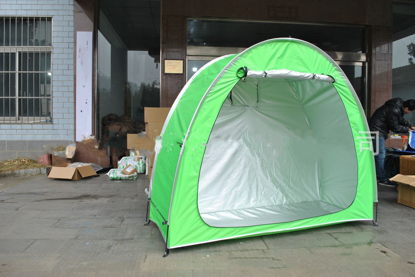 Carpa plegable para bicicletas de montaña estacionadas 