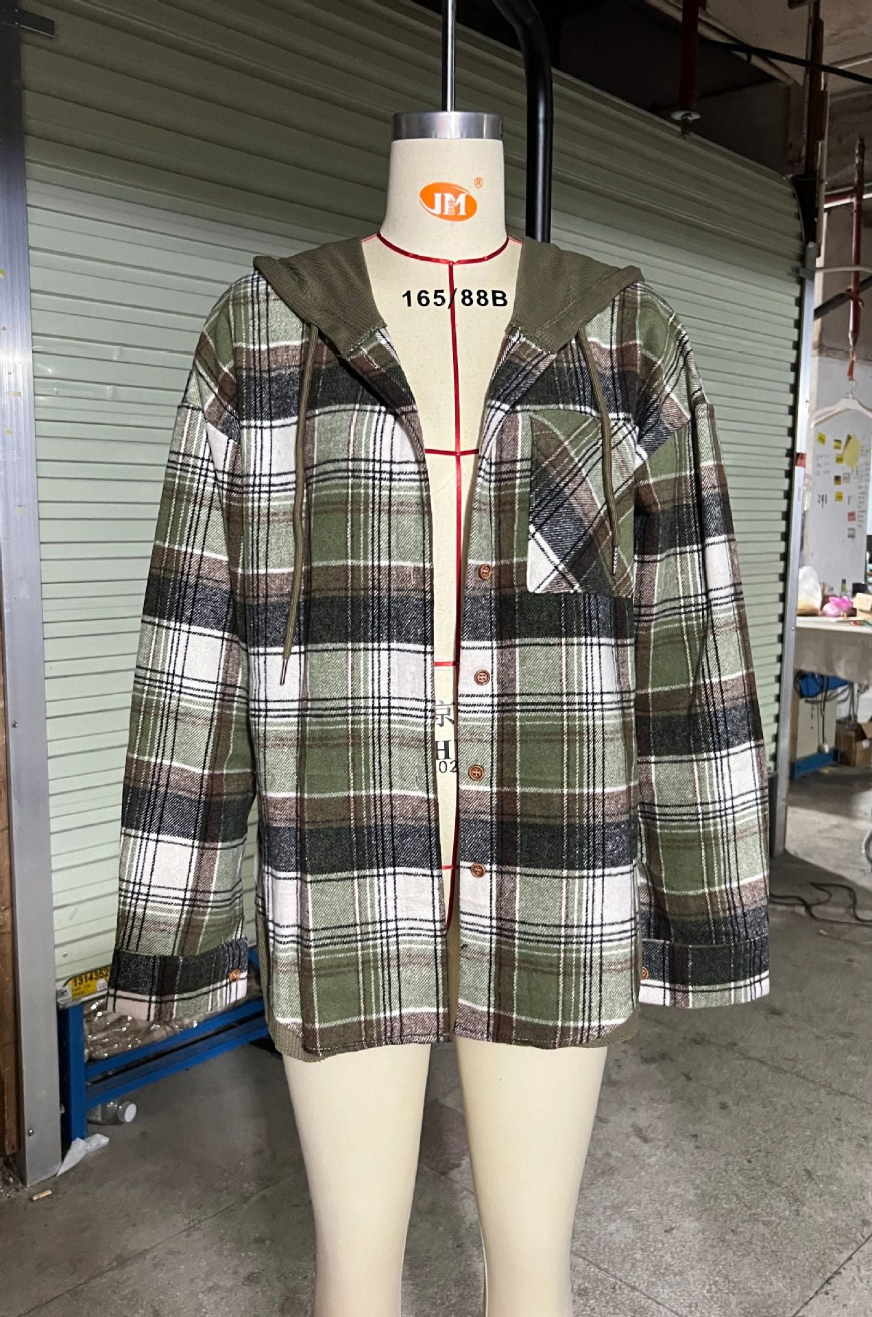 Camisa de lana con capucha y cuadros escoceses para mujer