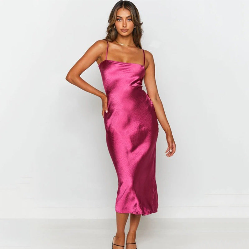 Vestido ajustado de satén elegante con tirantes, sin espalda y encaje