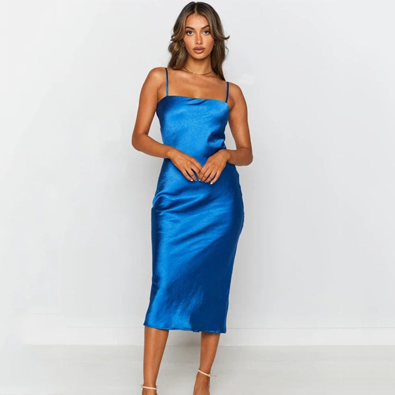 Vestido ajustado de satén elegante con tirantes, sin espalda y encaje