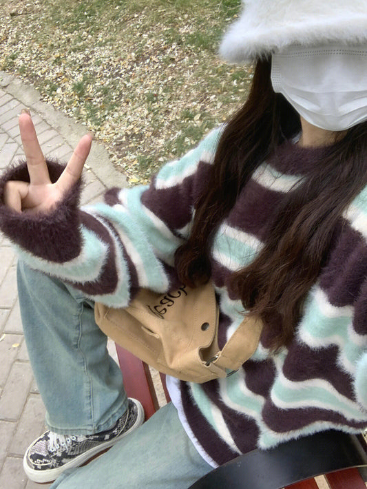 Suéter de rayas marrones estilo holgado